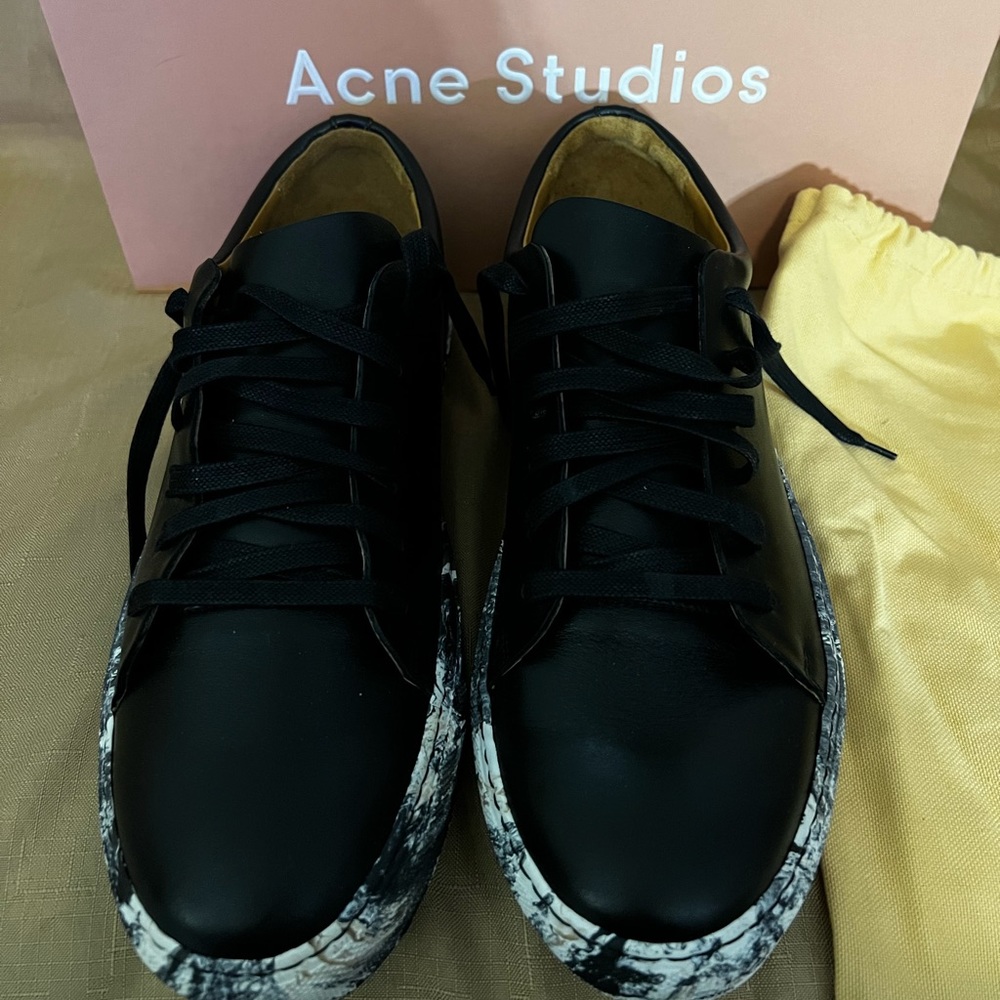 Mens black sneakers size 10 US